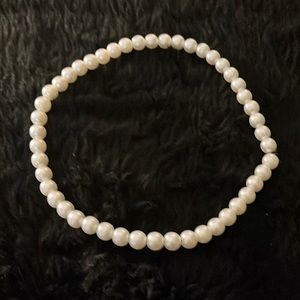 ⏰Timeless ⏰Stretchy Faux Pearls